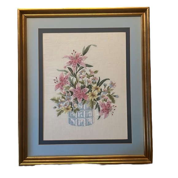 Other - Elsa Williams Crystal Vase Framed Crewl Floral Arrangement